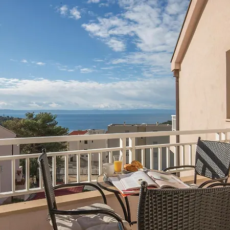 2 Bedroom Awesome In Apartament