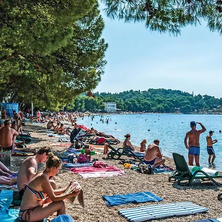 2 Bedroom Awesome In Apartament Makarska