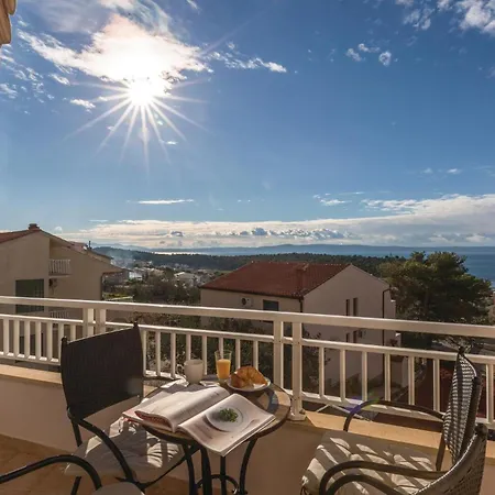 Apartment 2 Bedroom Awesome In Makarska