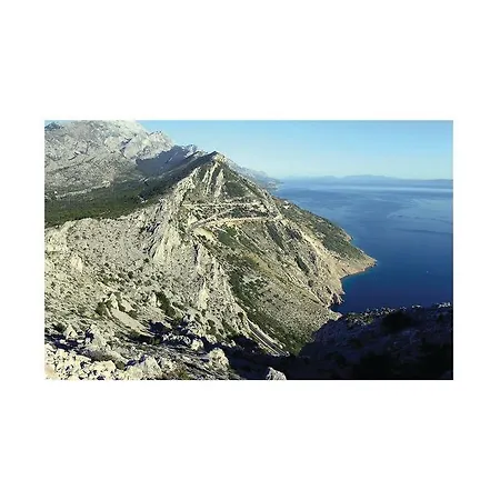 Apartment 2 Bedroom Awesome In Makarska